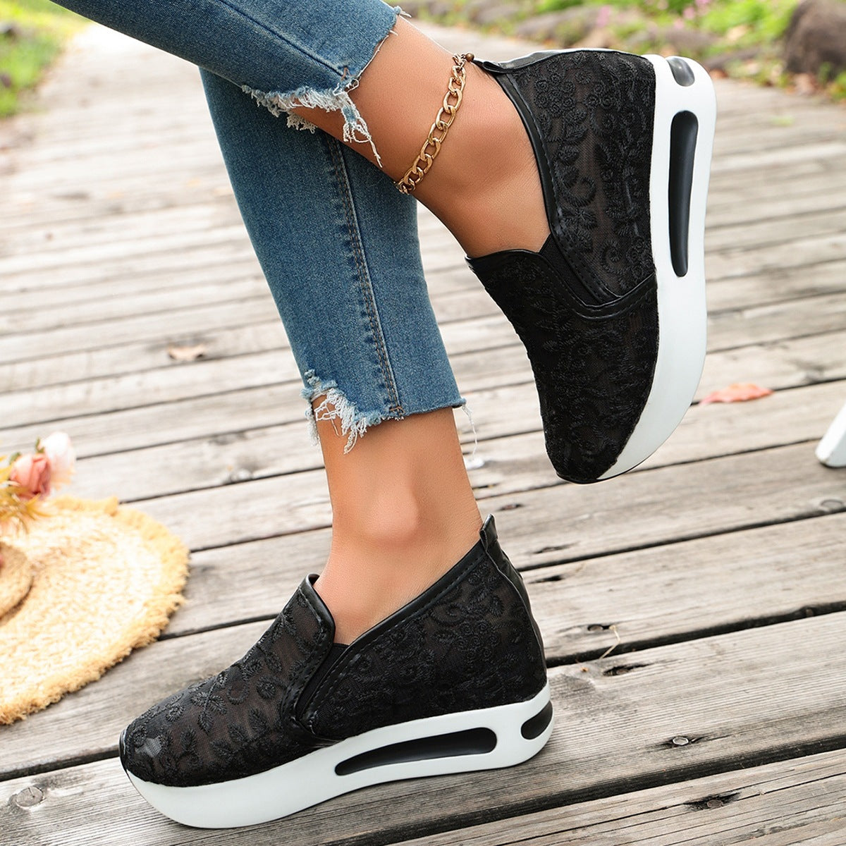 Damen Slip-On Sneakers mit romantischem Spitzen-Obermaterial