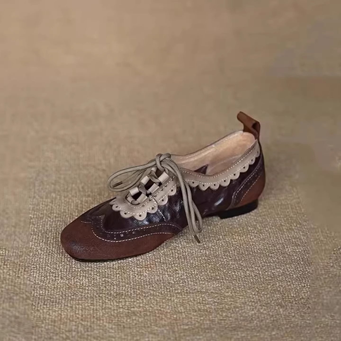 Damen elegante Schnürschuhe mit filigranem Perforationsdesign und komfortablem Futter R&B