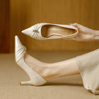 Damen elegante spitze Pumps mit raffinierter Schleifenapplikation