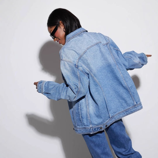 Damen Oversized Denimjacke im lässigen Schnitt mit aufgesetzten Taschen R&B
