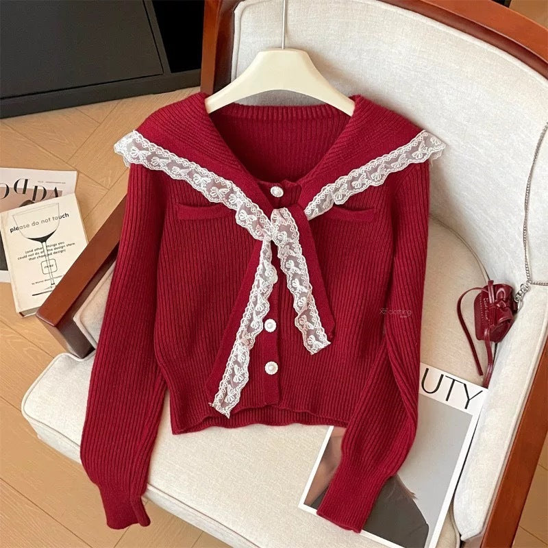 Damen Strickjacke mit Rüschen-Halsband und dekorativen Knöpfen R&B