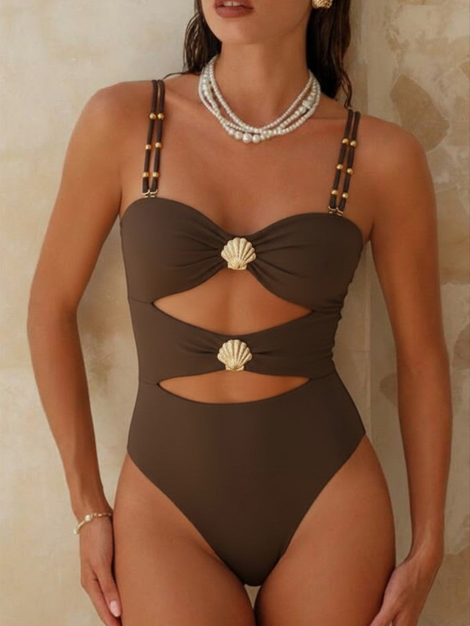 Damen Designer-Badeanzug mit Cut-Out-Details und Muschel-Applikation R&B