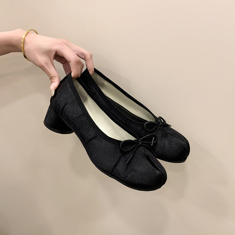Damen Ballerinas mit einem zierlichen Schleifendesign und elegantem Blockabsatz R&B