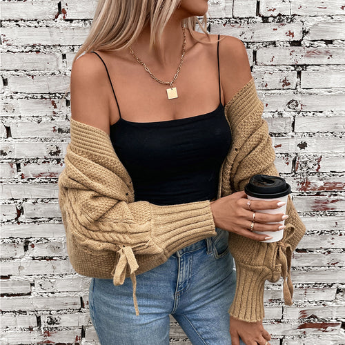 Damen modische Strickjacke mit voluminösen Ärmeln und Zopfmuster R&B