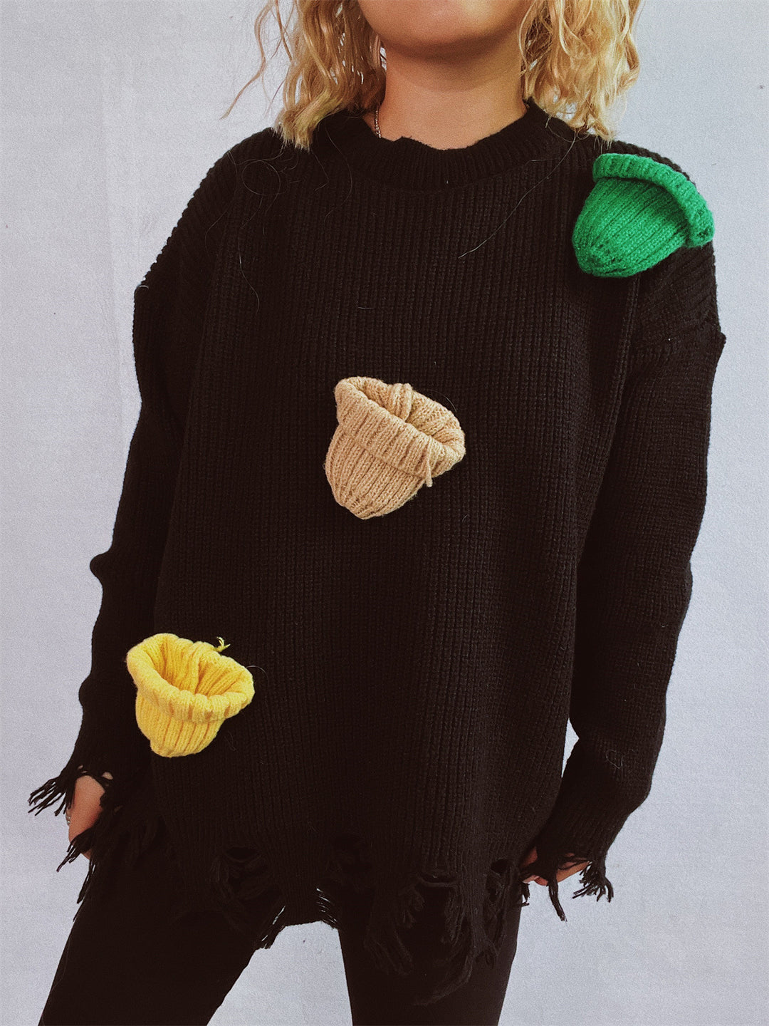Damen lässiger Oversize-Pullover mit fransigen Details und bunten Applikationen R&B