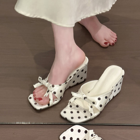 Damen Wedge-Sandalen mit verspieltem Punkten-Design und elegantem Schleifen-Detail R&B