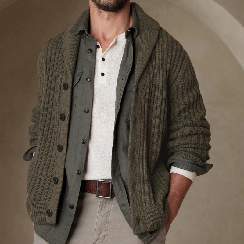 Herren Strickjacke mit modernen Zopfmuster und klassischem Umlegekragen R&B