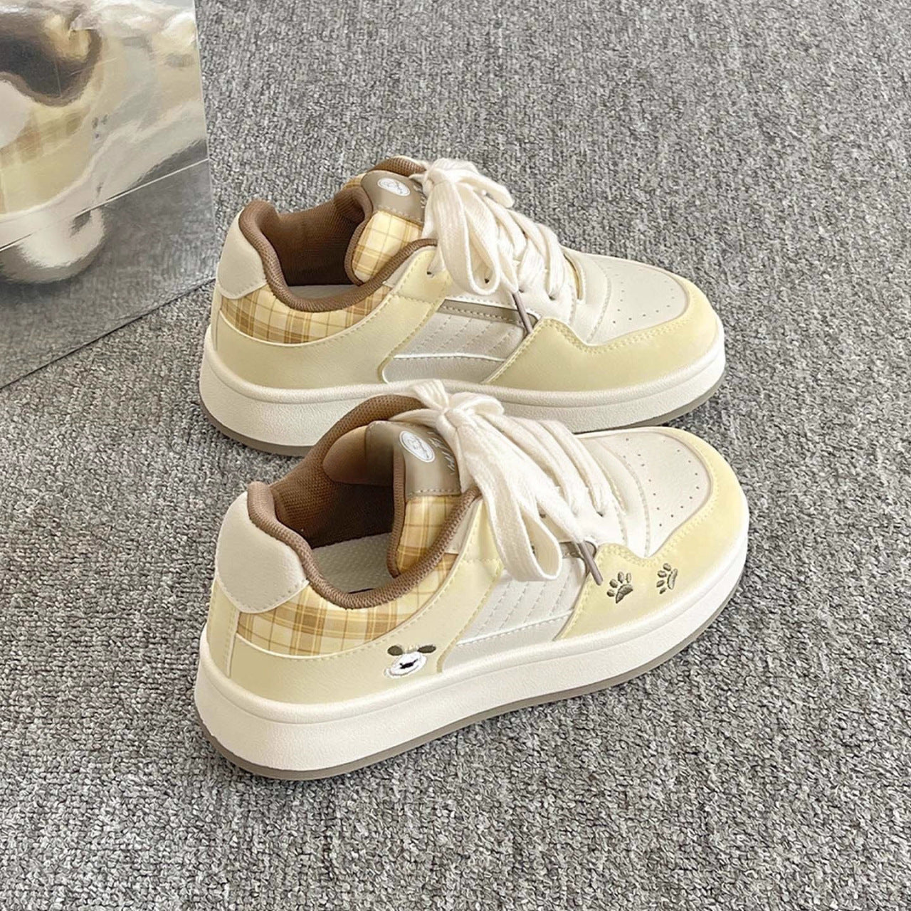 Damen Sneakers im lässigen Retro-Design mit karierten Akzenten und bequemer Sohle R&B