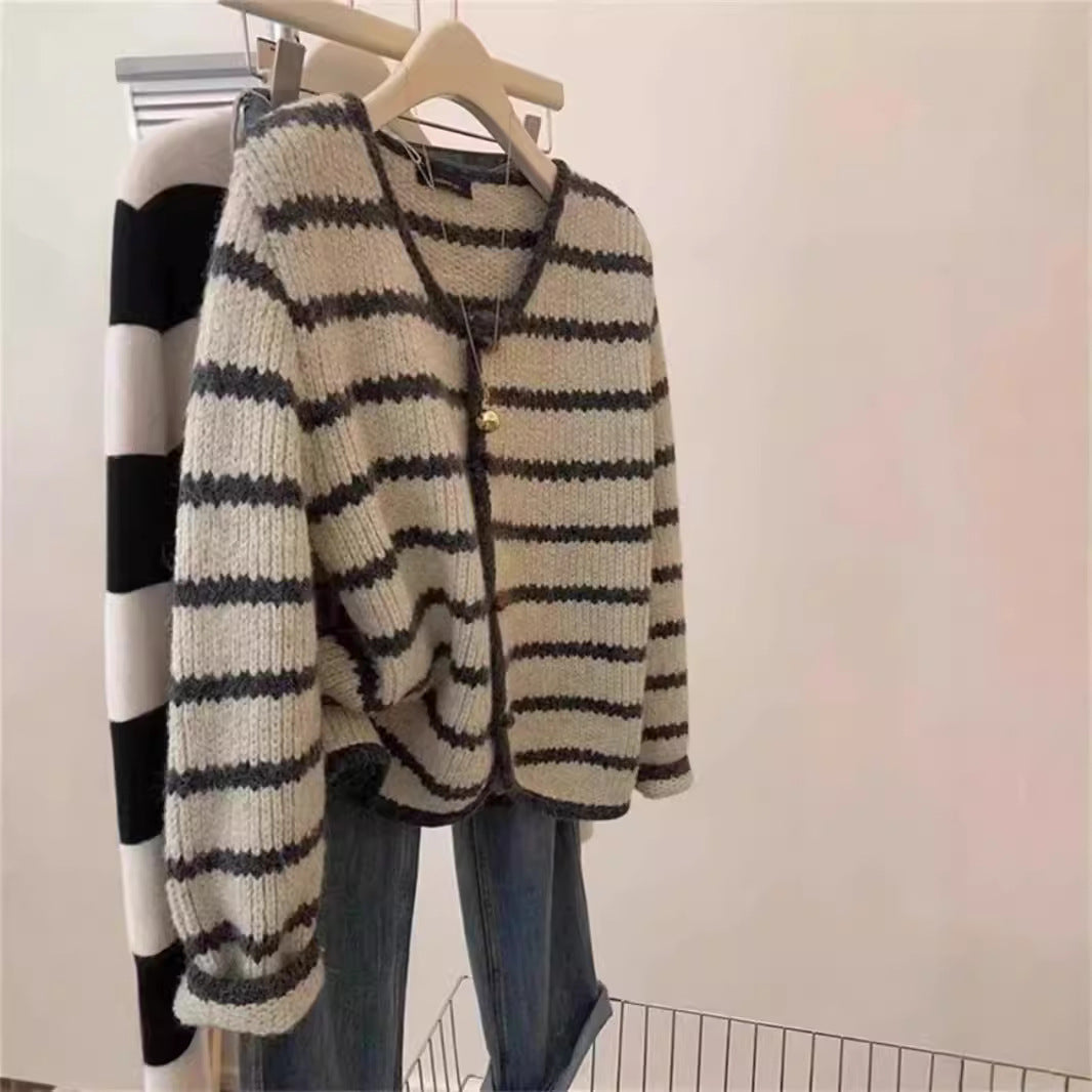 Damen Strickjacke im Boho-Stil mit Knopfleiste und breiten Ärmel R&B