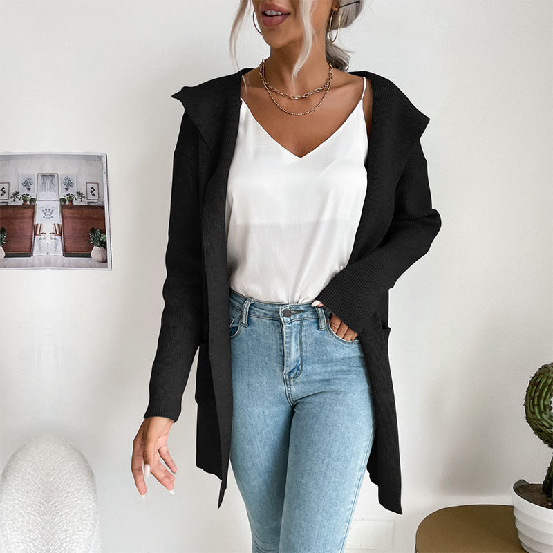 Damen Strickjacke mit tiefem V-Ausschnitt und praktischen Taschen R&B