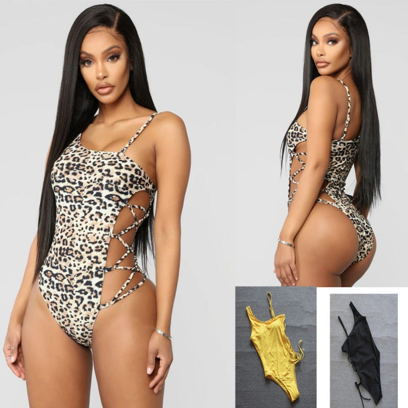 Damen Einteiler Badeanzug mit seitlichen Cut-Outs und modernem Leoprint R&B