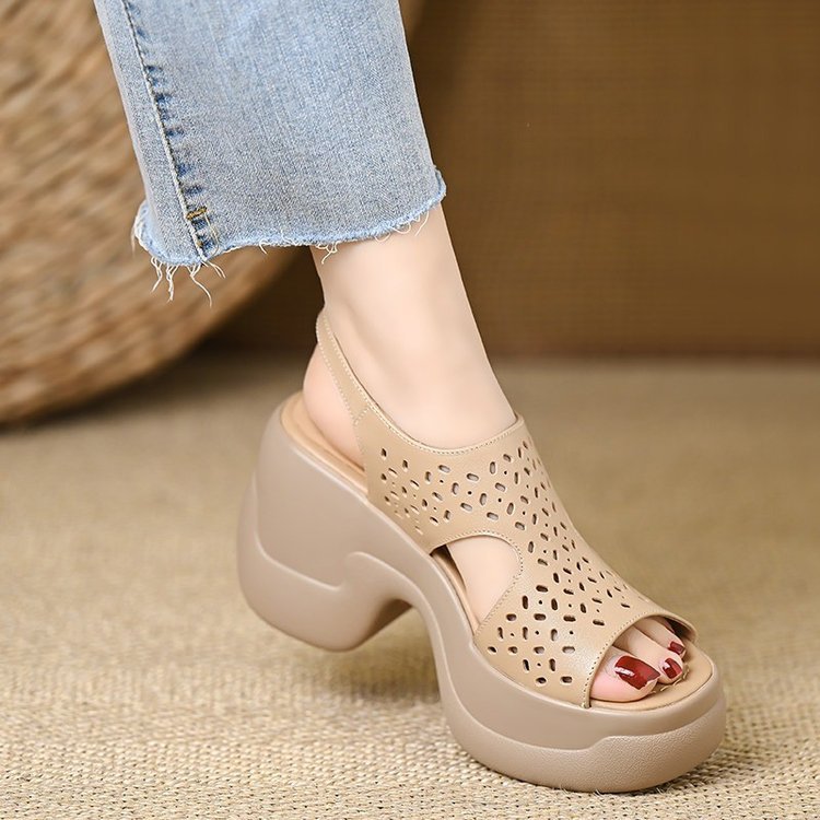 Damen Plateausandalen mit luftiger Perforation und bequemem Absatz