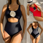 Damen Einteiler Badeanzug mit modischem Cut-Out und dekorativer Blüte R&B