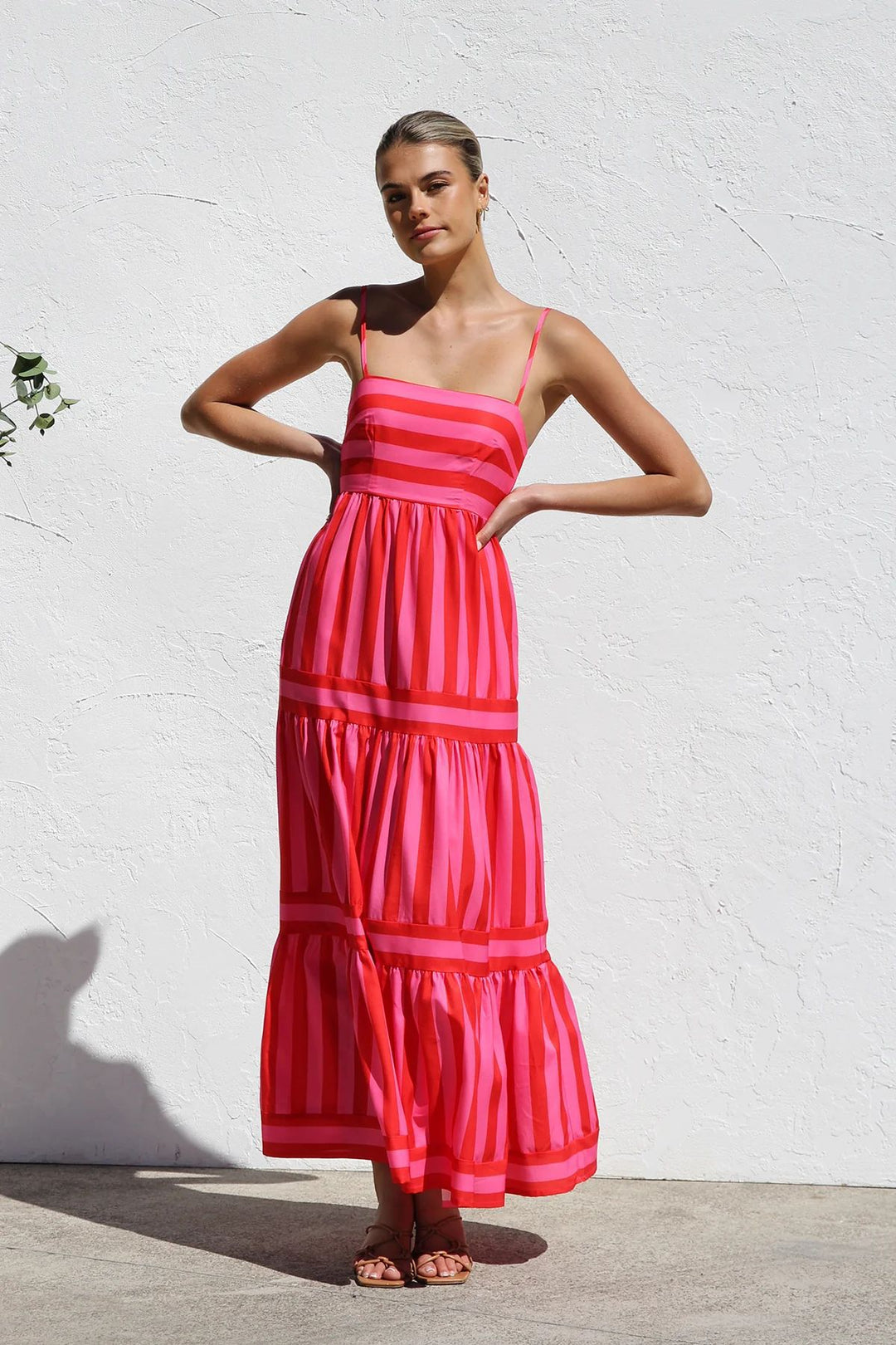 Damen Maxikleid mit Streifenmuster und fließendem Rock R&B