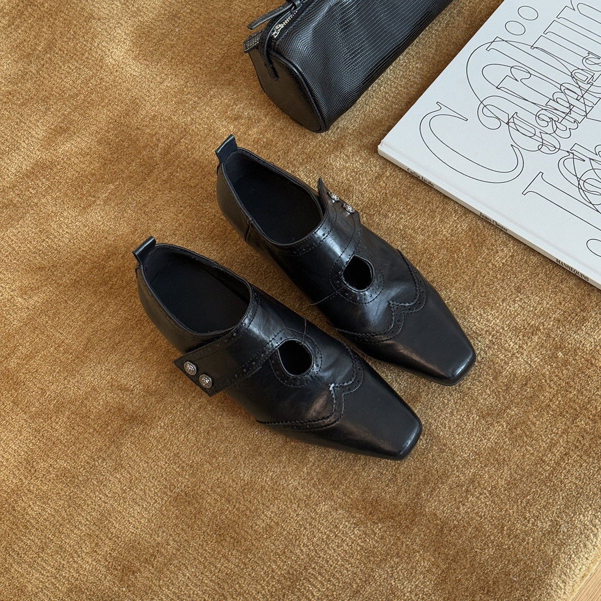 Damen Elegante Slipper mit dekorativem Ausschnitt R&B