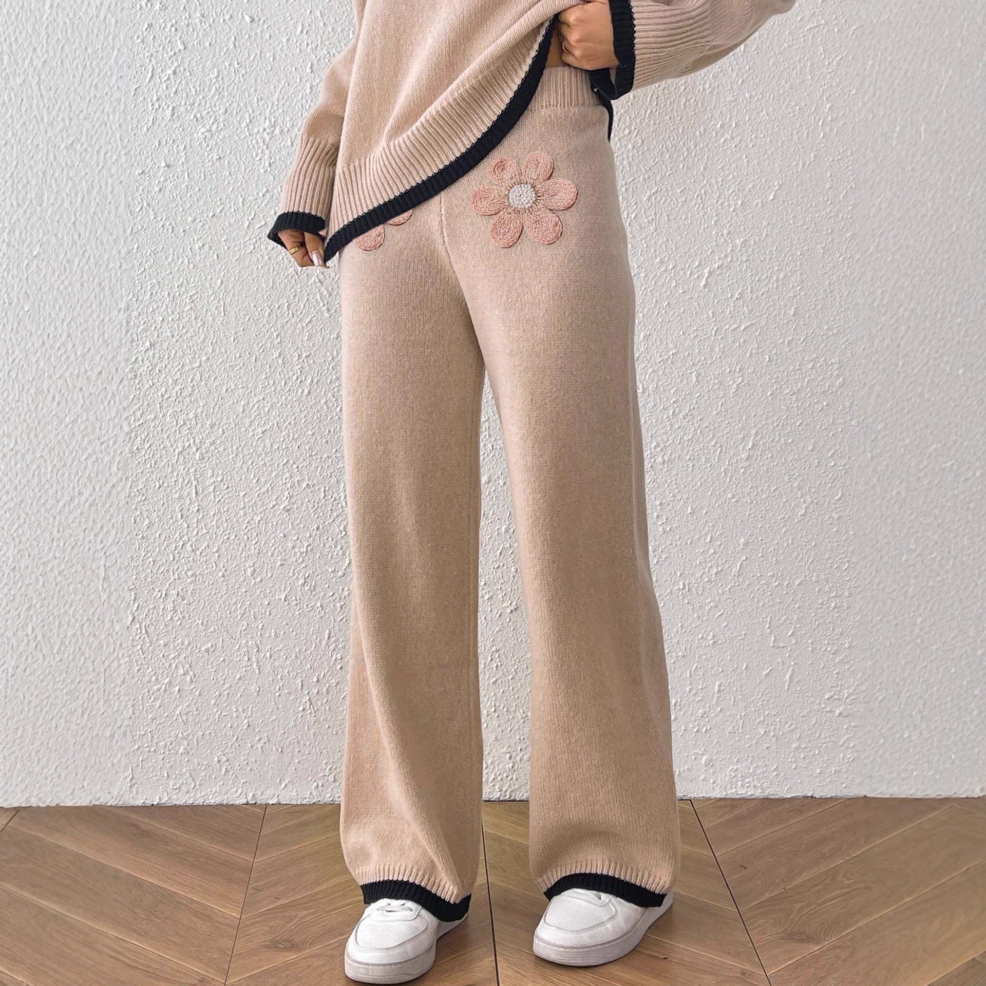 Damen bequeme Strickhose mit floralem Applikationsdesign R&B