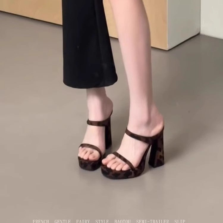 Damen moderne High Heel Sandalen mit angesagtem Blockabsatz R&B