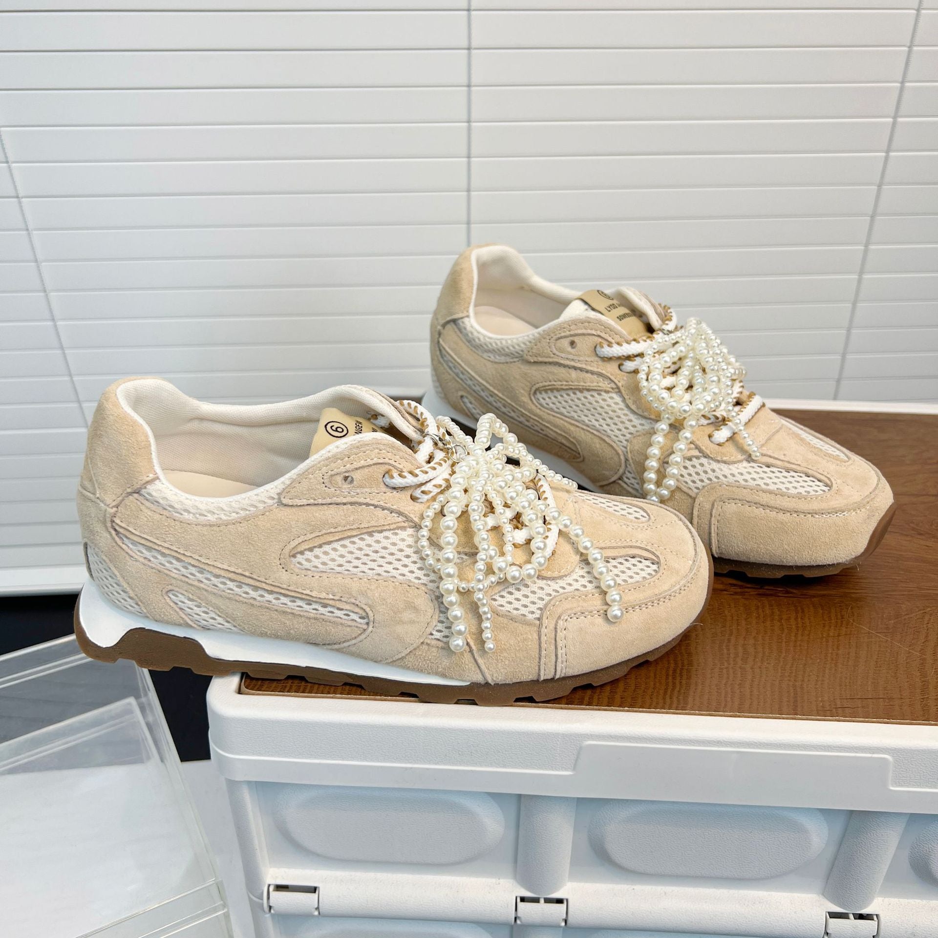 Damen Komfortable Sneakers mit innovativer Mesh-Oberfläche und dekorativen Perlenapplikationen R&B