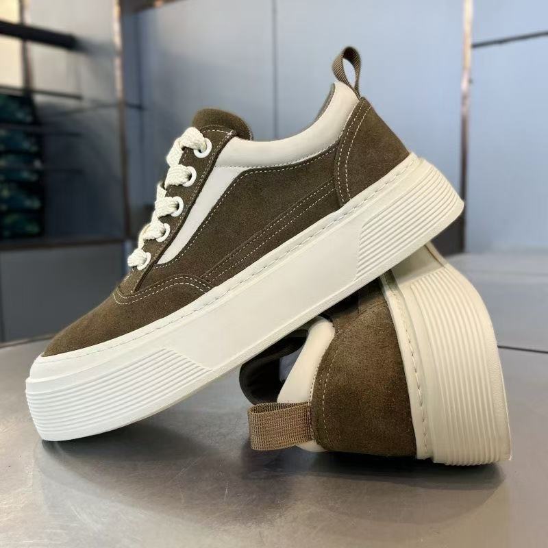 Damen Sneakers mit strukturiertem Obermaterial und voluminösem Sohlenprofil R&B