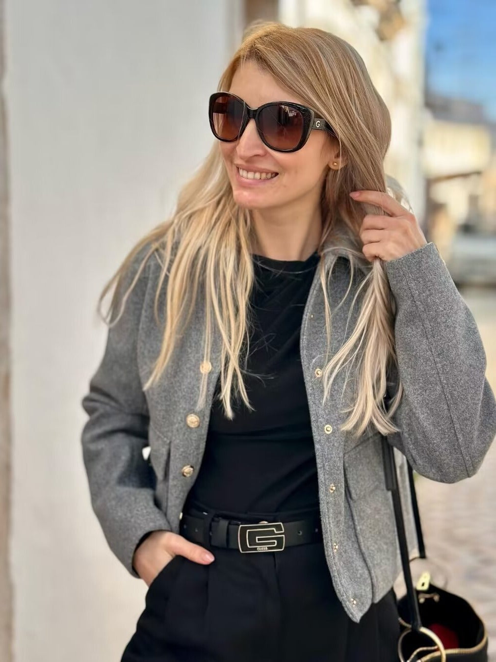 Damen modische Kurzjacke mit praktischen Taschen und goldenen Knöpfen R&B