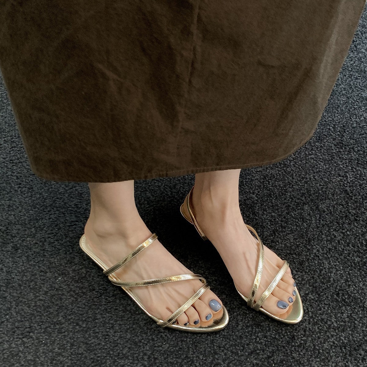 Damen Glamouröse Riemchen-Sandalen mit elegantem Metallic-Finish R&B