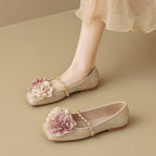 Damen Ballerinas mit dekorativem Blumenakzent und goldener Kette