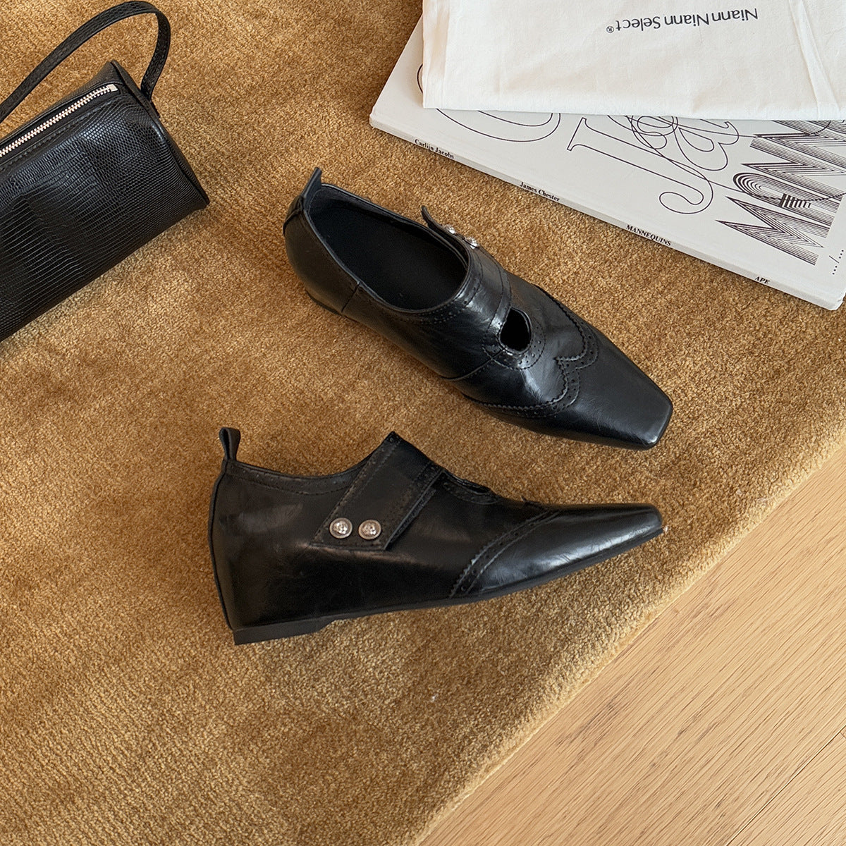 Damen Elegante Slipper mit dekorativem Ausschnitt R&B