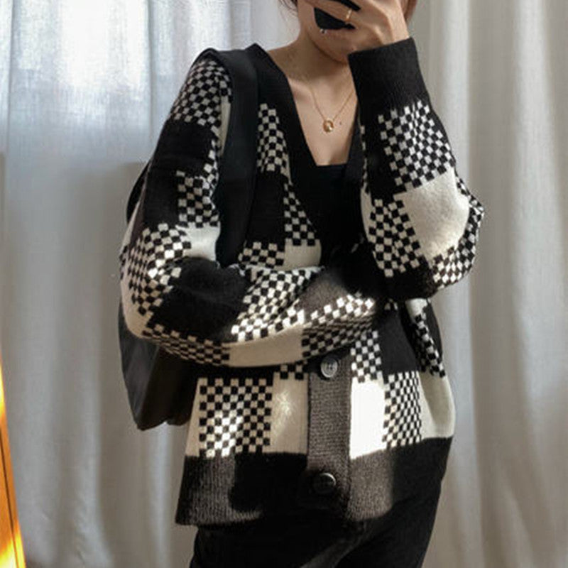 Damen Grobstrick Cardigan mit kontrastierendem Karomuster und Knopfdetails R&B
