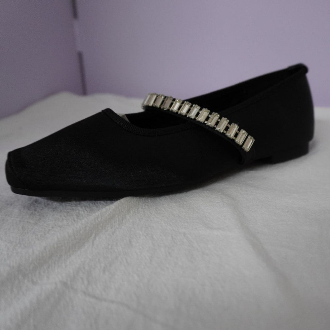 Damen Ballerina-Schuhe mit glanzvollem Obermaterial und bezauberndem Riemen