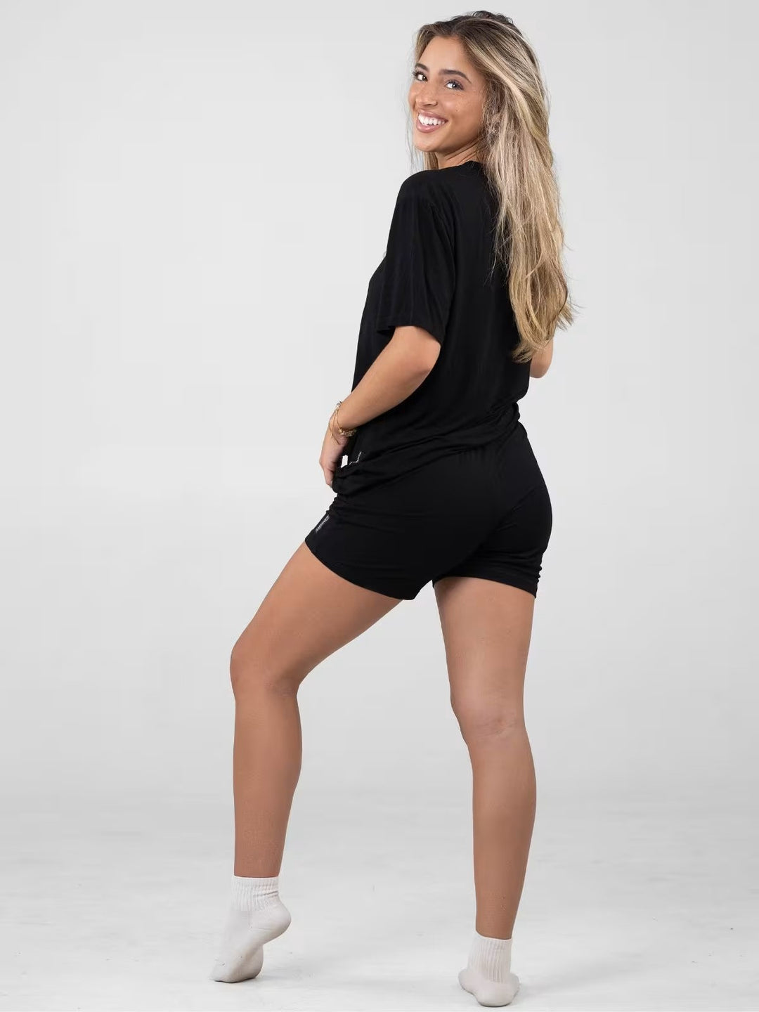 Damen lässiges Set mit oversized T-Shirt und Shorts R&B