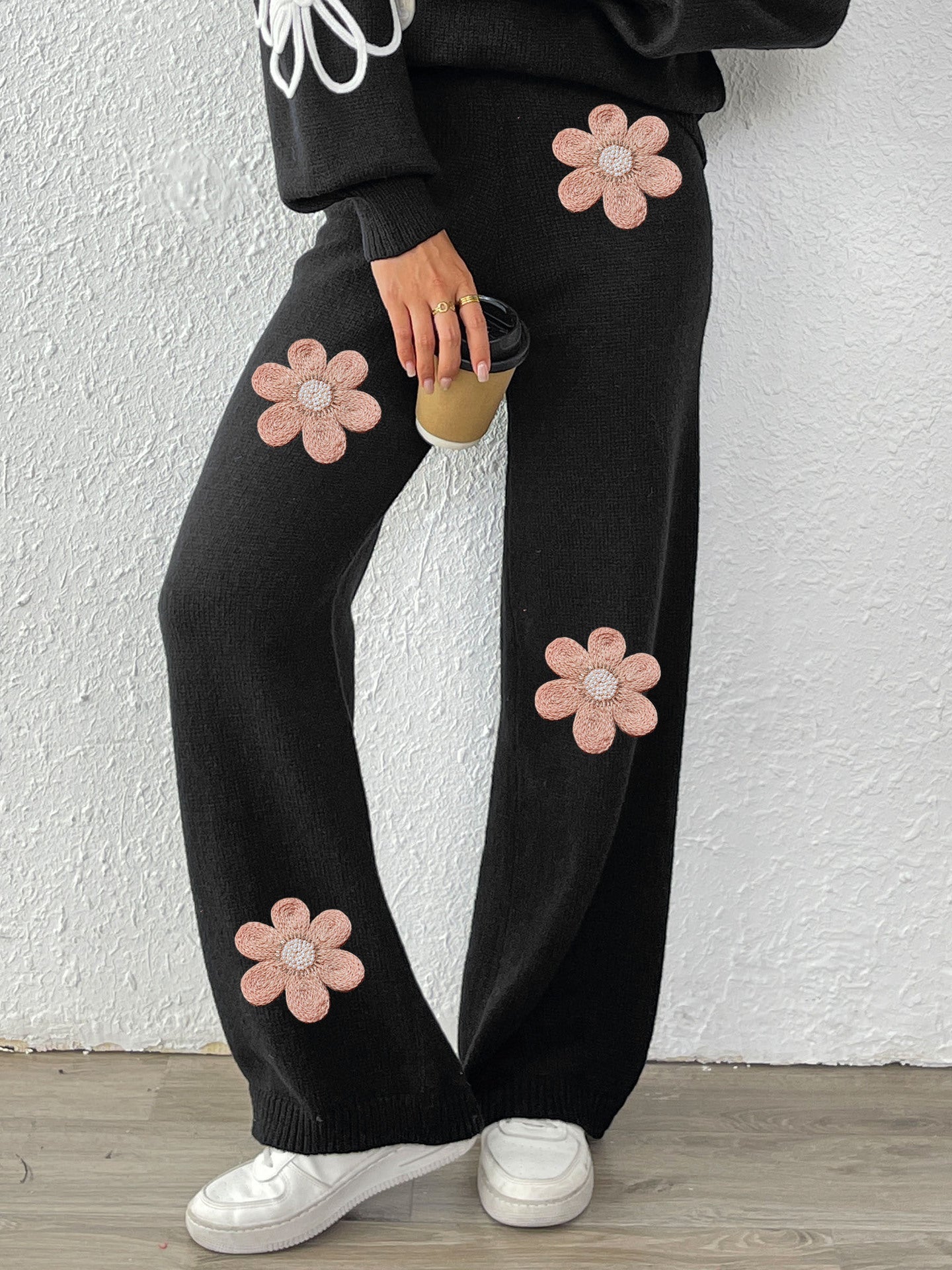 Damen lockere Strickhose mit floralen Applikationen R&B