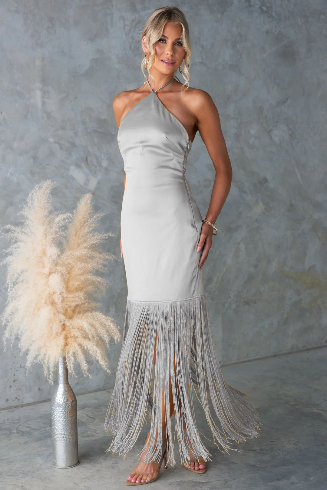 Damen Langärmeliges Fransenmaxikleid mit Rückenausschnitt und eleganter Passform R&B