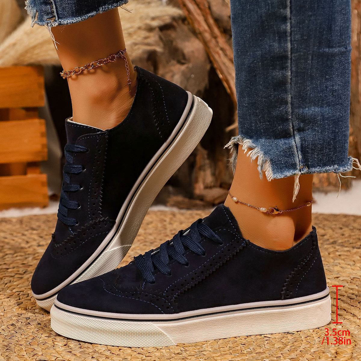 Damen Modische Sneakers mit hochwertigem Wildleder-Obermaterial und stilvollen Details