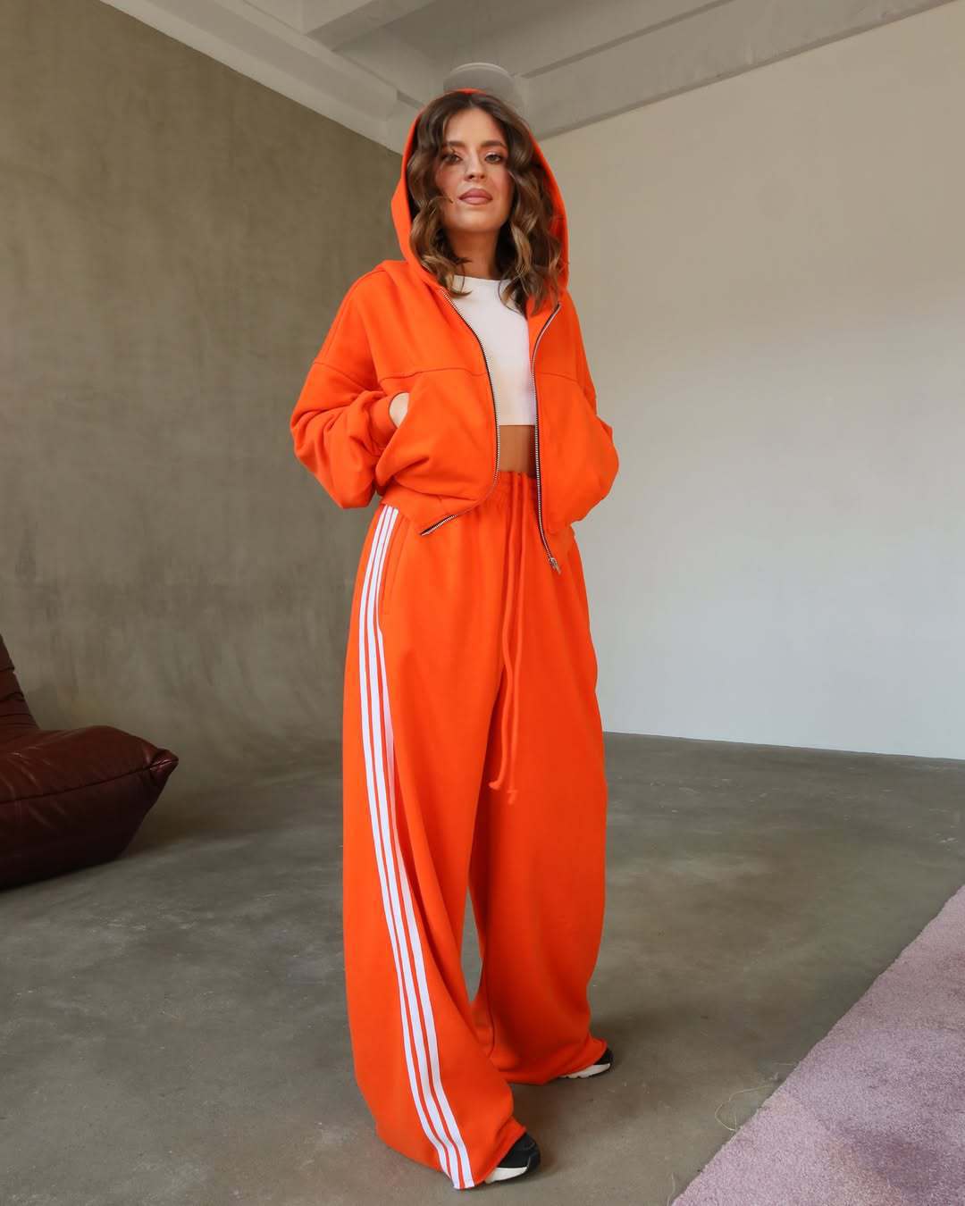 Damen Trendiges Sport-Lounge-Set mit cropped Sweatjacke und weit geschnittenen Jogginghosen R&B