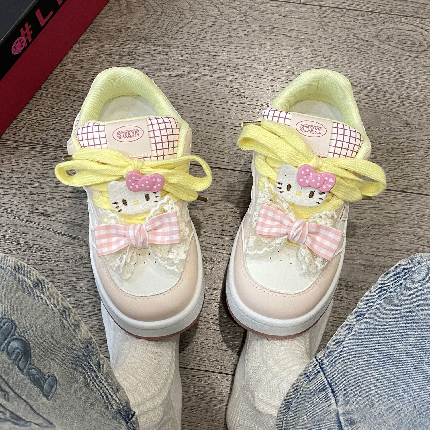 Damen Modische Sneakers mit verspieltem Tiermotiv und bunten Applikationen