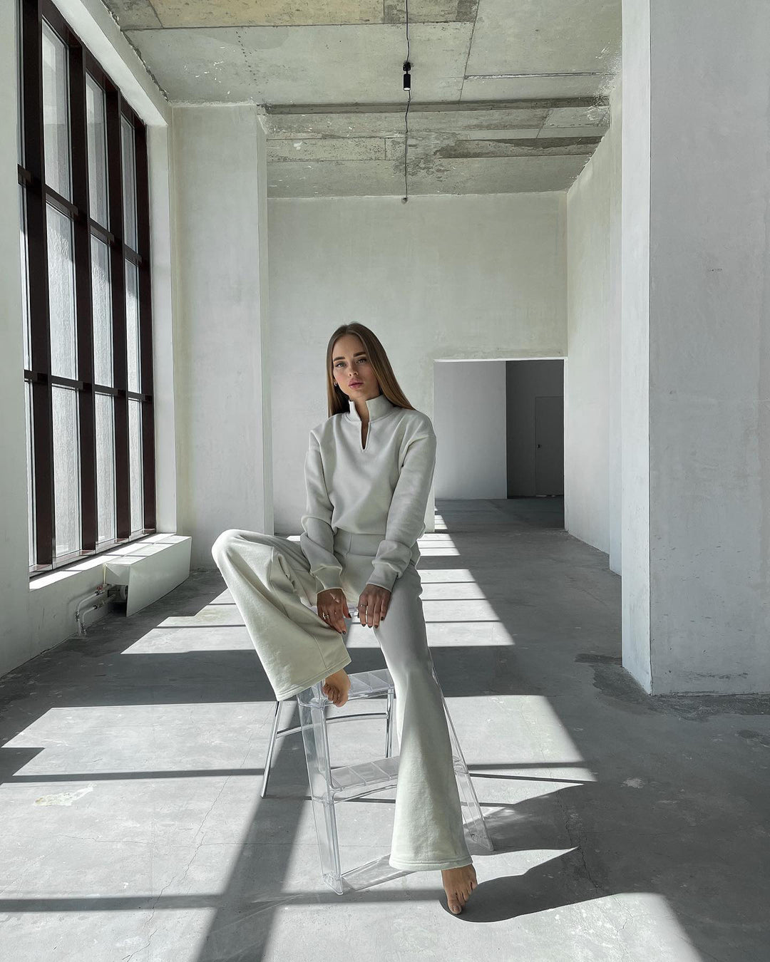 Damen modischer Sweatshirt mit V-Ausschnitt und optimierter Passform R&B