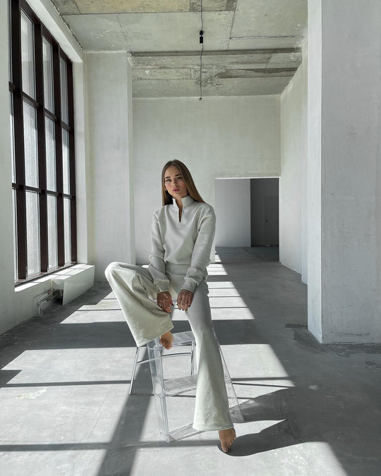 Damen modischer Sweatshirt mit V-Ausschnitt und optimierter Passform R&B