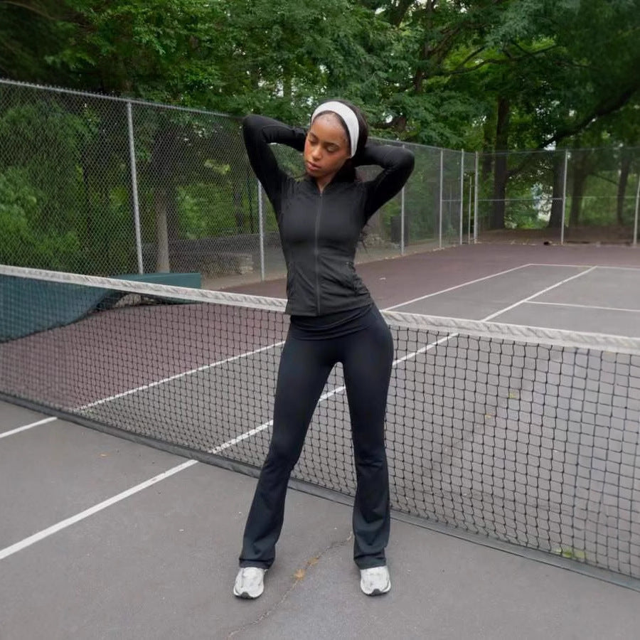 Damen Sportliches Fitness-Outfit mit enganliegendem Langarm-Oberteil und weiten Sporthosen R&B