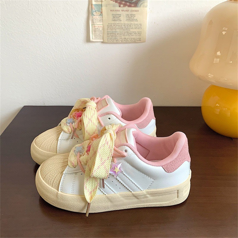 Damen Sportliche Sneakers mit einzigartigem Schnürsystem
