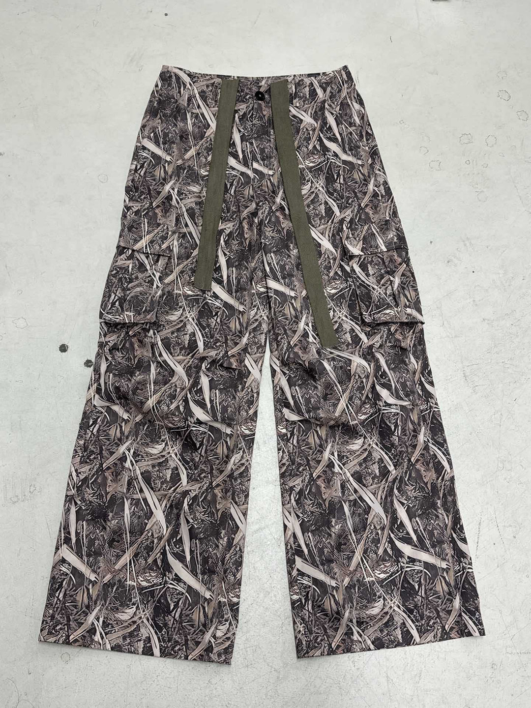 Damen Utility-Hosen im Camouflagedesign mit verstellbarem Bund und praktischen Seitentaschen R&B