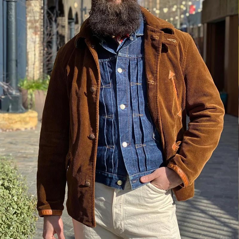 Herren cordjacke mit praktischem Taschen-Detail und Knopfverschluss