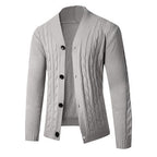 Herren Strickjacke mit elegantem Zopfmuster und hohem Kragen