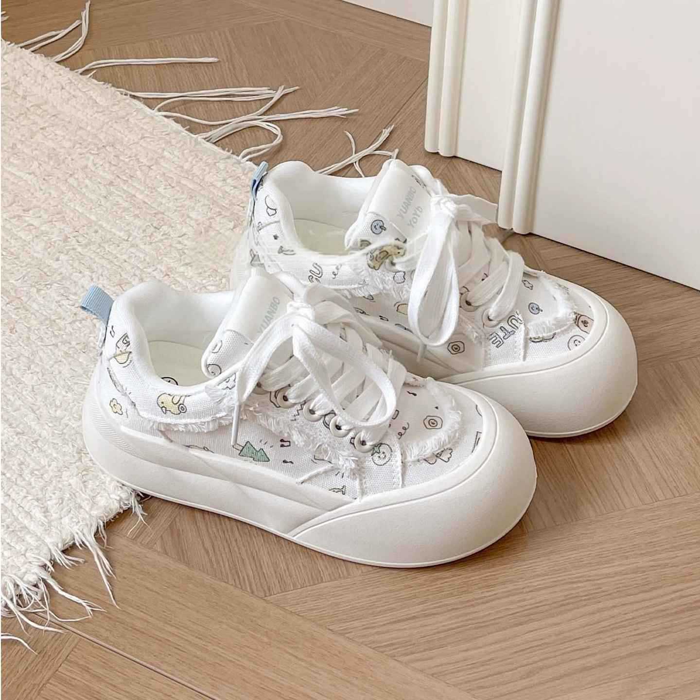Damen Modische Freizeitsneaker mit floralem Design und komfortabler Sohle