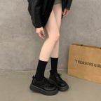 Damen modische Sneaker im urbanen Stil mit robustem Sohlenprofil und eleganten Details R&B