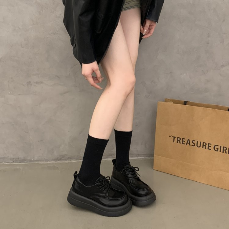 Damen modische Sneaker im urbanen Stil mit robustem Sohlenprofil und eleganten Details R&B