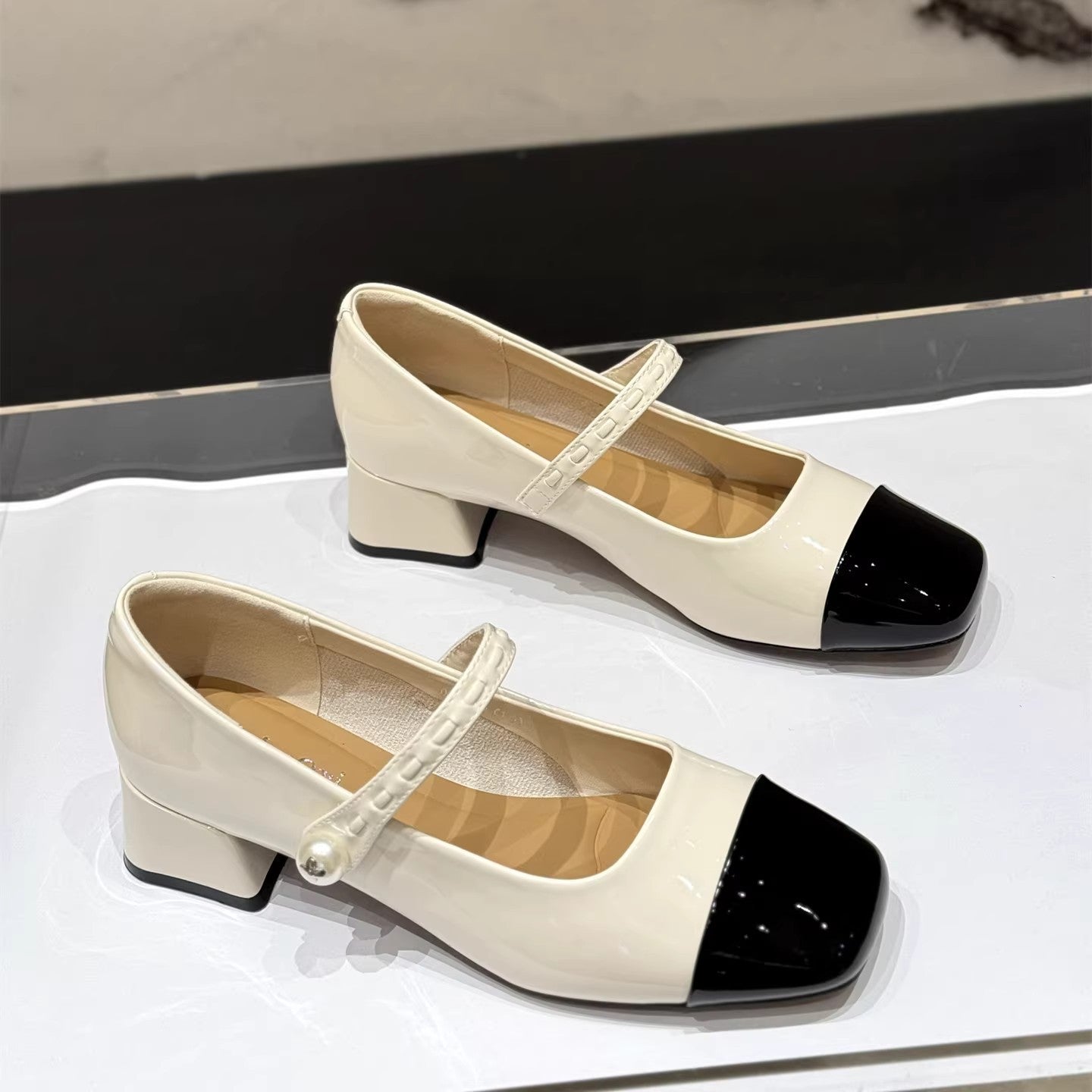 Damen elegante Mary Janes mit modischem Riemen und glänzender Vorderkappe R&B