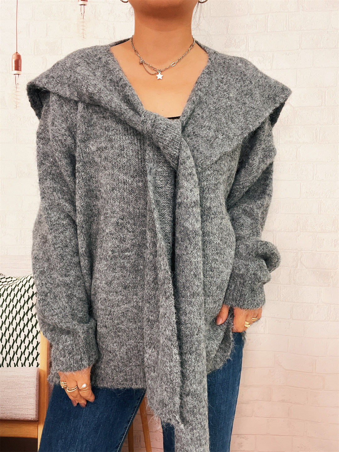 Damen lässiger Strickpullover mit abnehmbarer Kapuze und Knopfdetails R&B