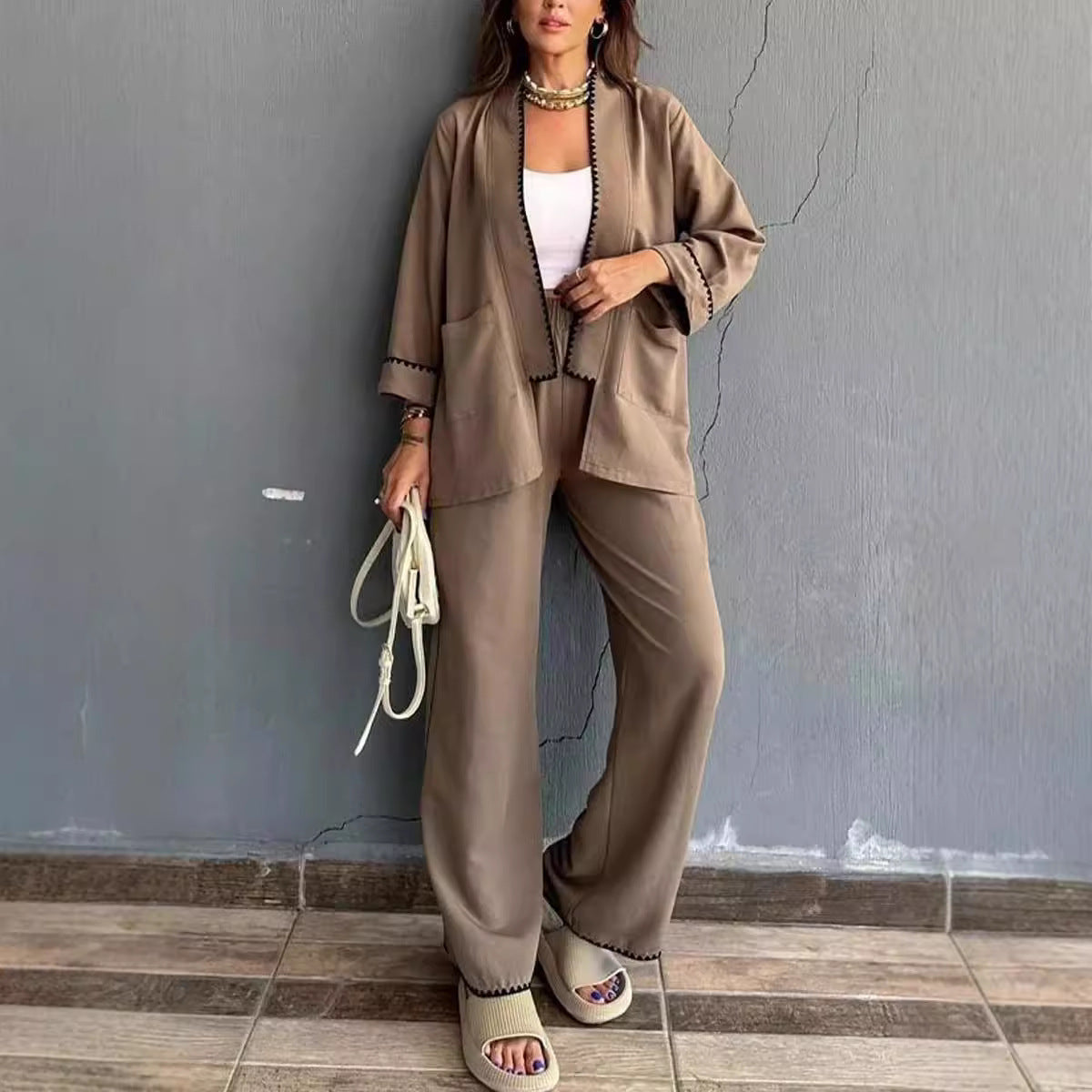 Damen Elegant geschnittene Jacke mit kontrastierendem Saum R&B