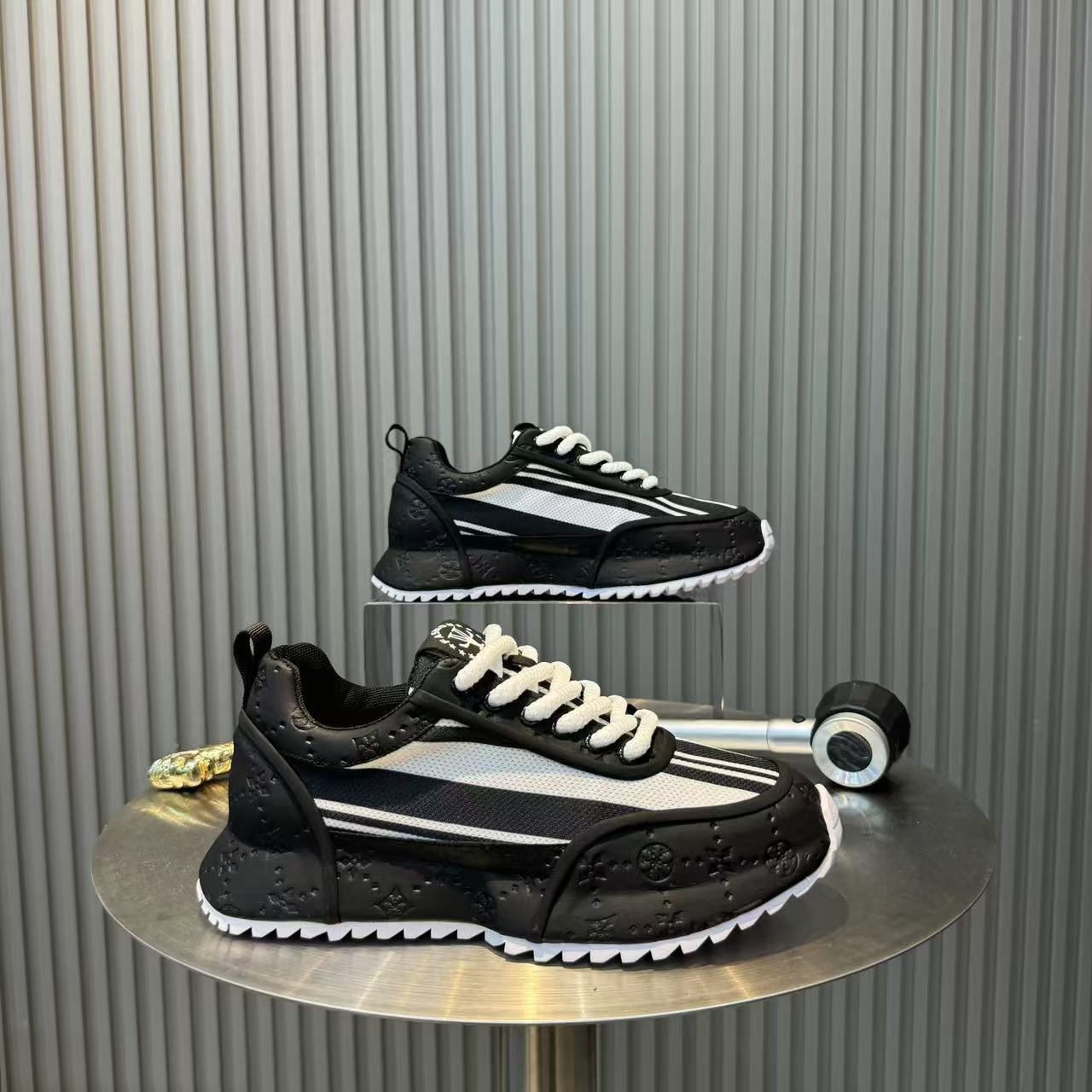 Damen Sportliche Sneakers mit atmungsaktiver Mesh-Oberfläche und dämpfender Laufsohle R&B