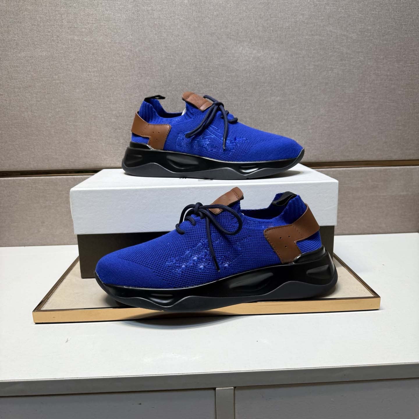 Damen Sportliche Sneakers mit elastischem Riemen und atmungsaktiver Struktur R&B